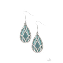 Load image into Gallery viewer, Crawling with Couture 12-16-22
